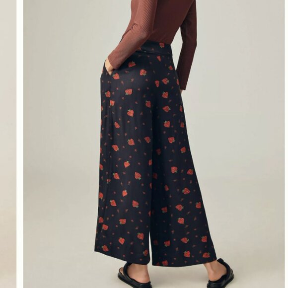 FARM Rio strawberry print pants - Picture 2 of 7